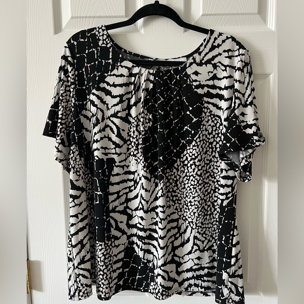 Calvin Klein Top - Super Stretchy and Roomy! Animal Print - Size 2XL
